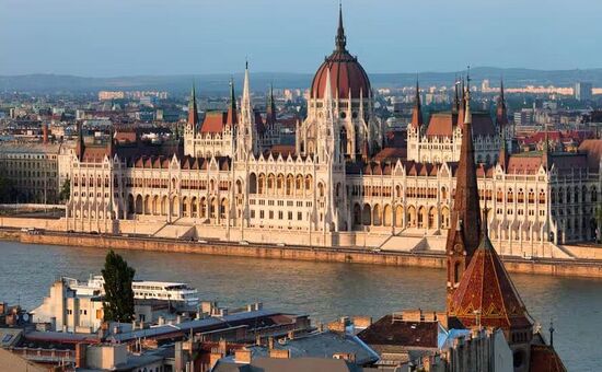 BERLİN VE HALLSTATT ILE BİR ORTA AVRUPA MASALI TURU Pegasus Havayolları ile 7 gece 2026 İLKBAHAR & YAZ & SONBAHAR / ÖĞLEN GİT ÖĞLEN DÖN / BUD PRG