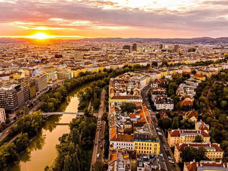 ANKARA'dan BERLİN ve ALPLER TRENLİ HALLSTATT ile BİR ORTA AVRUPA MASALI - WizzAir ile 7 gece - 06 Mart 2027 Ramazan Bayramı ve Ara Tatil Özel - ESBBUDESB